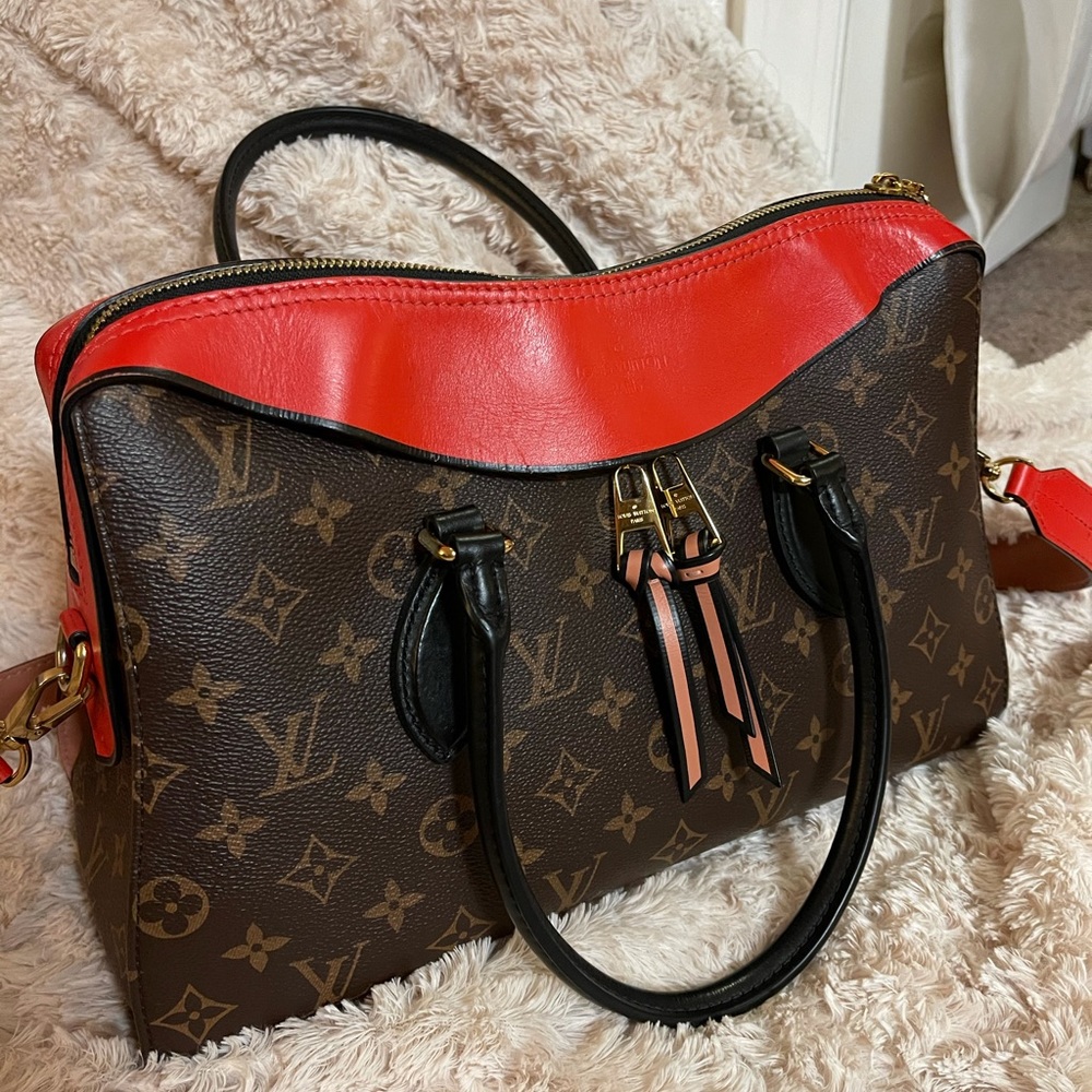 Louis Vuitton - Picture 5 of 8